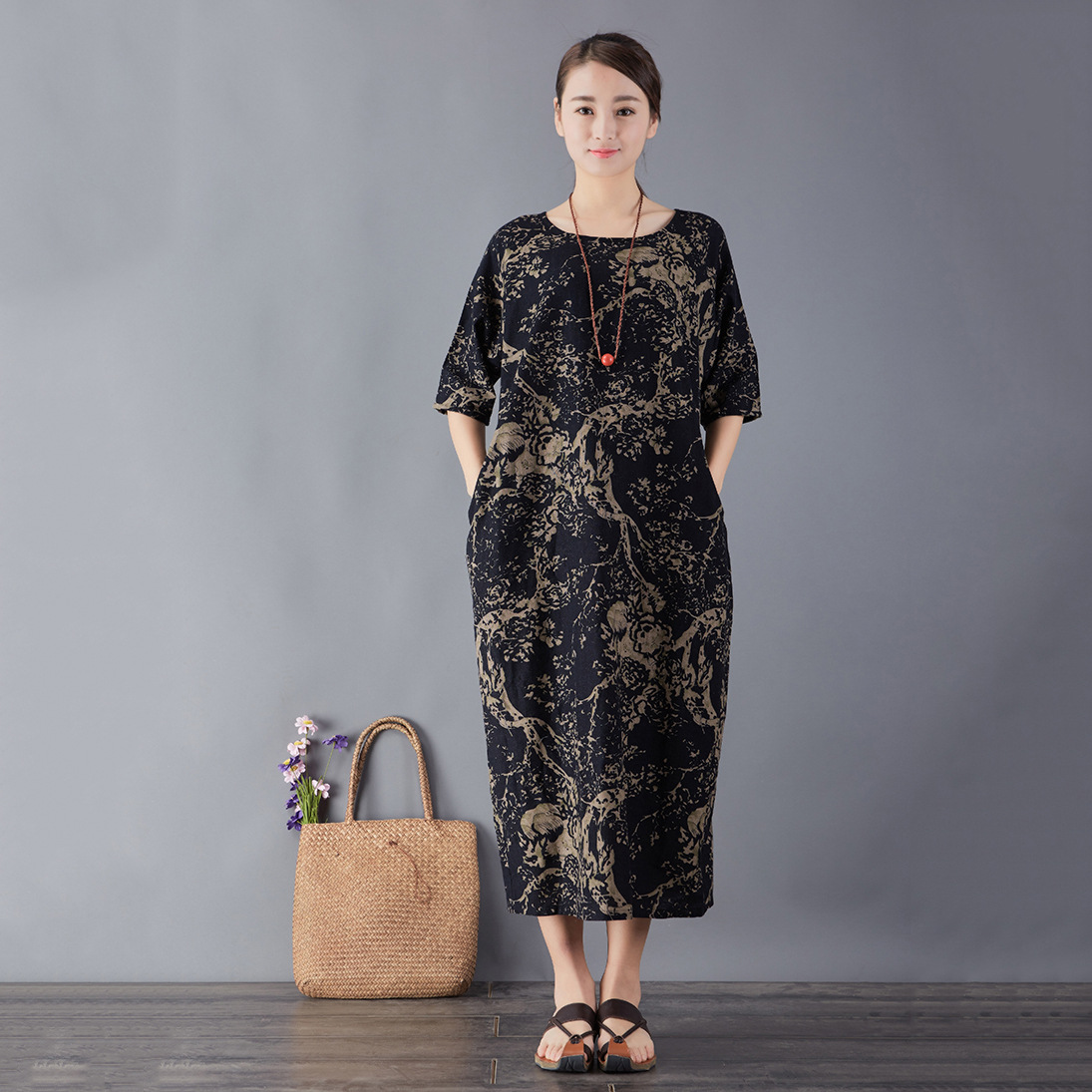 فستان نسائي كلاسيكي بأحجام كبيرة بتصميم ريترو أدبي