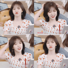 Ruffled square collar shirt