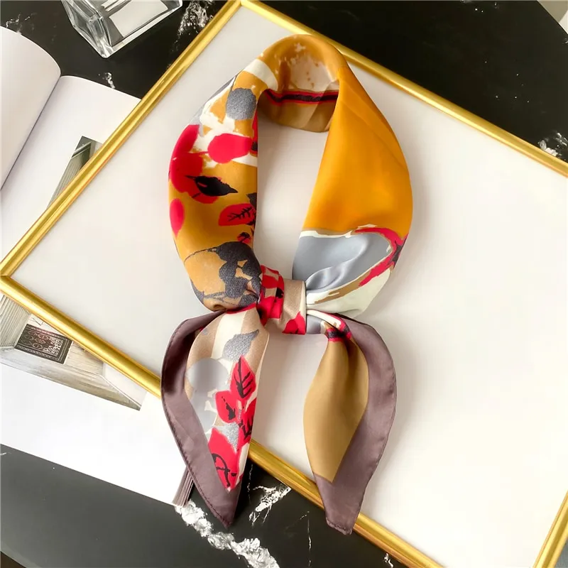 70x70cm leaf pattern silk scarf - Coffee