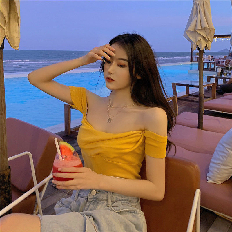 Slim fit short sleeve pullover top