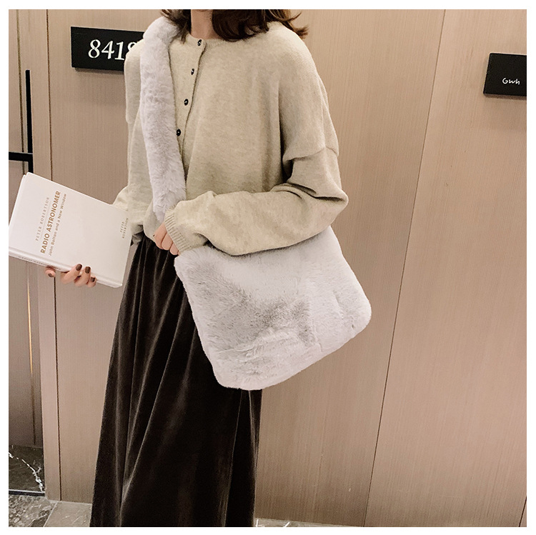 Title 2, Large capacity fashion plush female bag, stylis...