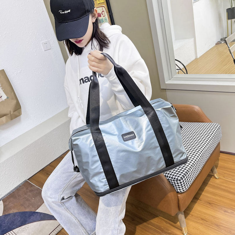 حقيبة سفر بعجلات بطبقة واحدة قابلة للتمدد