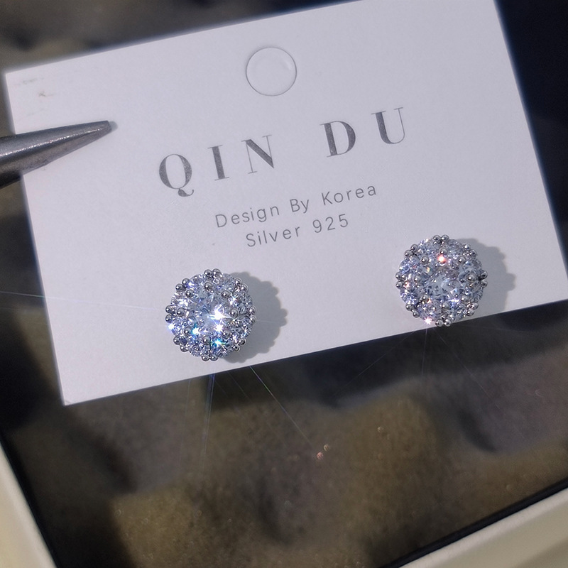 Ladies Fashion Personality Small Mini Earrings