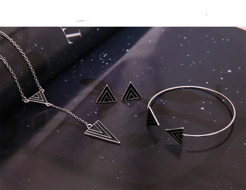 Three-piece Necklace Bracelet Earrings Alloy