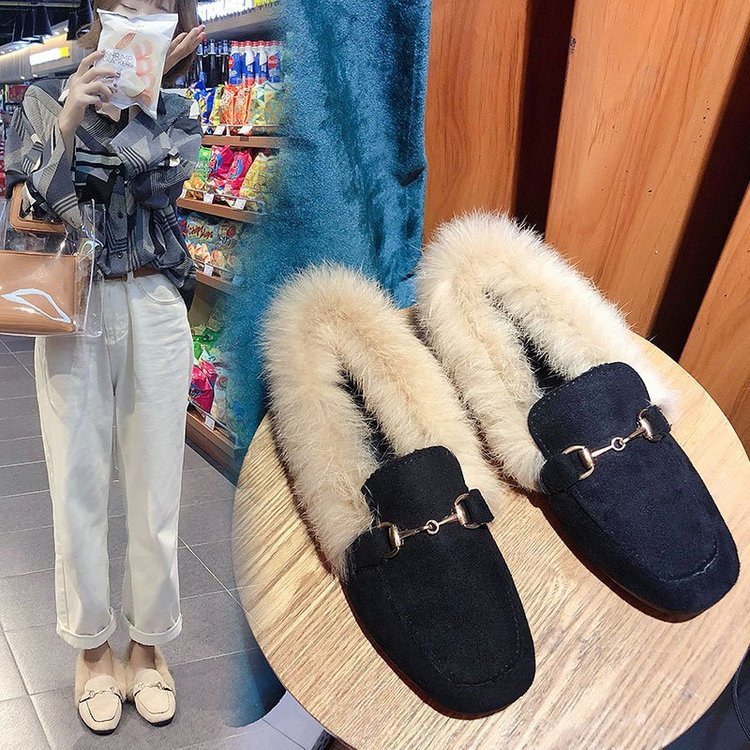 Square toe flat shoes