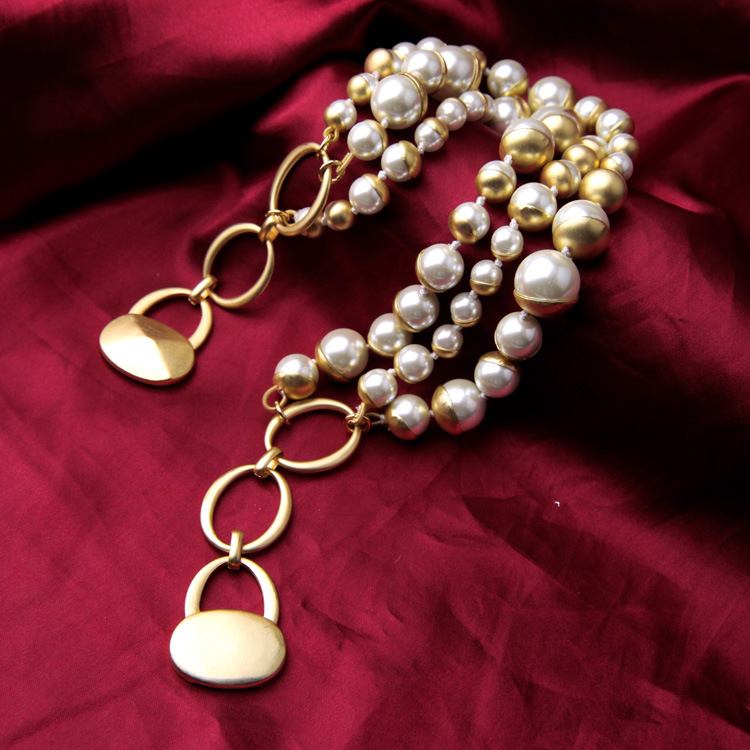 Ladies vintage pearl necklace — foto 2