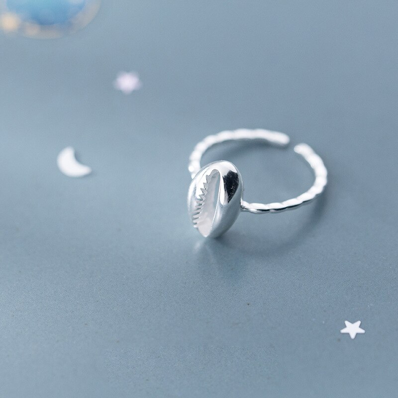 Fashion hollow oval ring