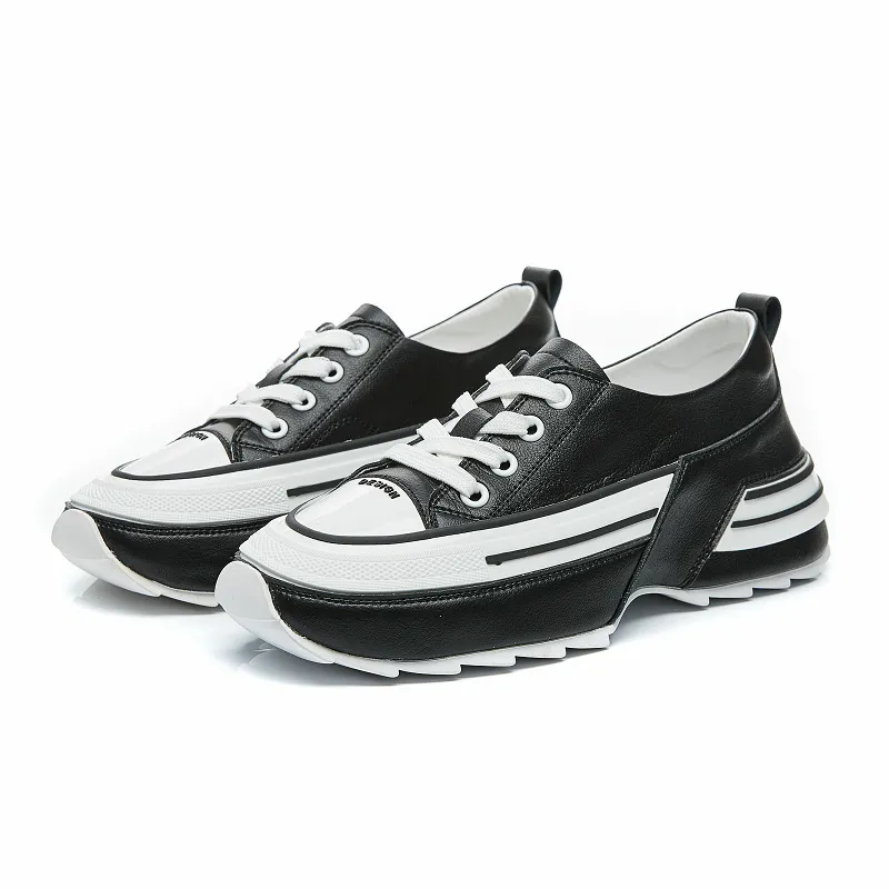 Contrasting old shoes - Black