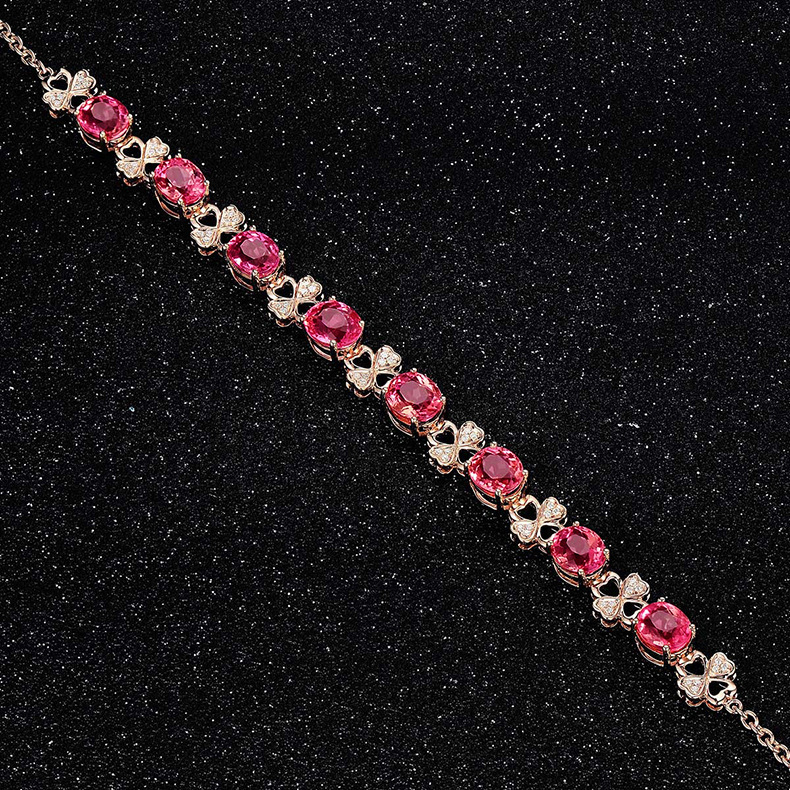 Four-leaf clover and red crystal bracelet
