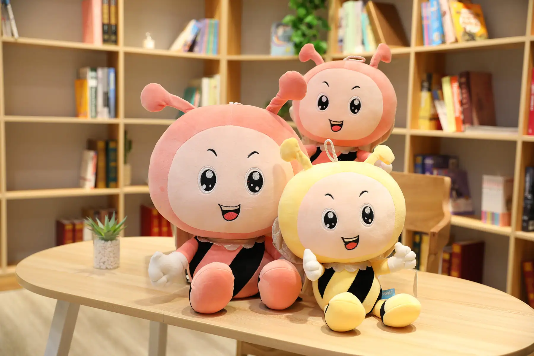 Little bee doll plush toy