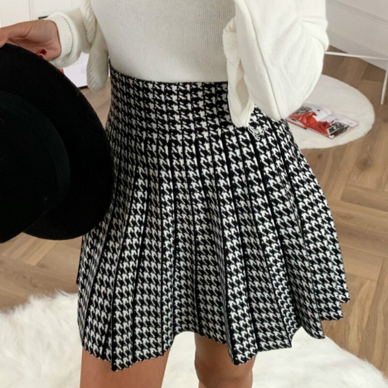 All-match pleated houndstooth skirt