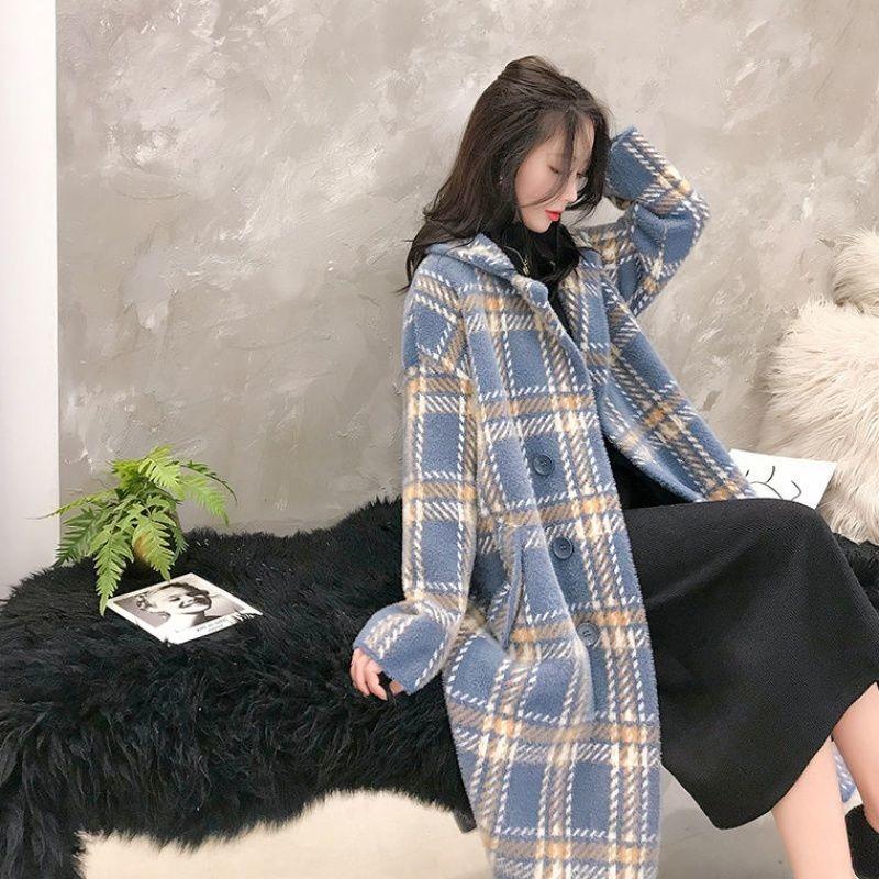 Loose thick knitted sweater coat