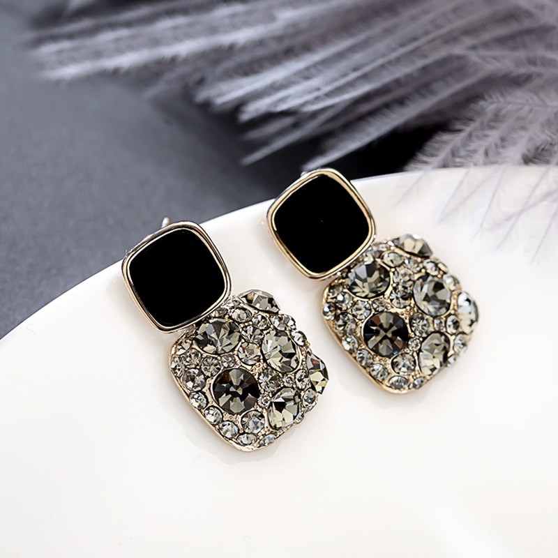 Silver needle niche elegance and simple earrings