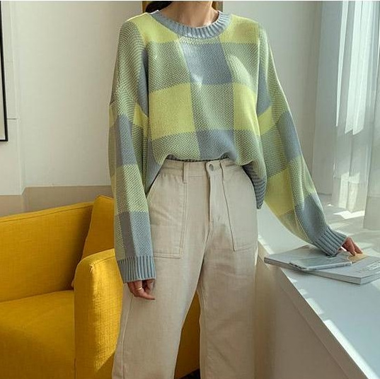 Round neck checked sweater