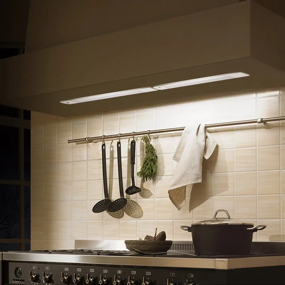 USB charging auto-sensing wardrobe light