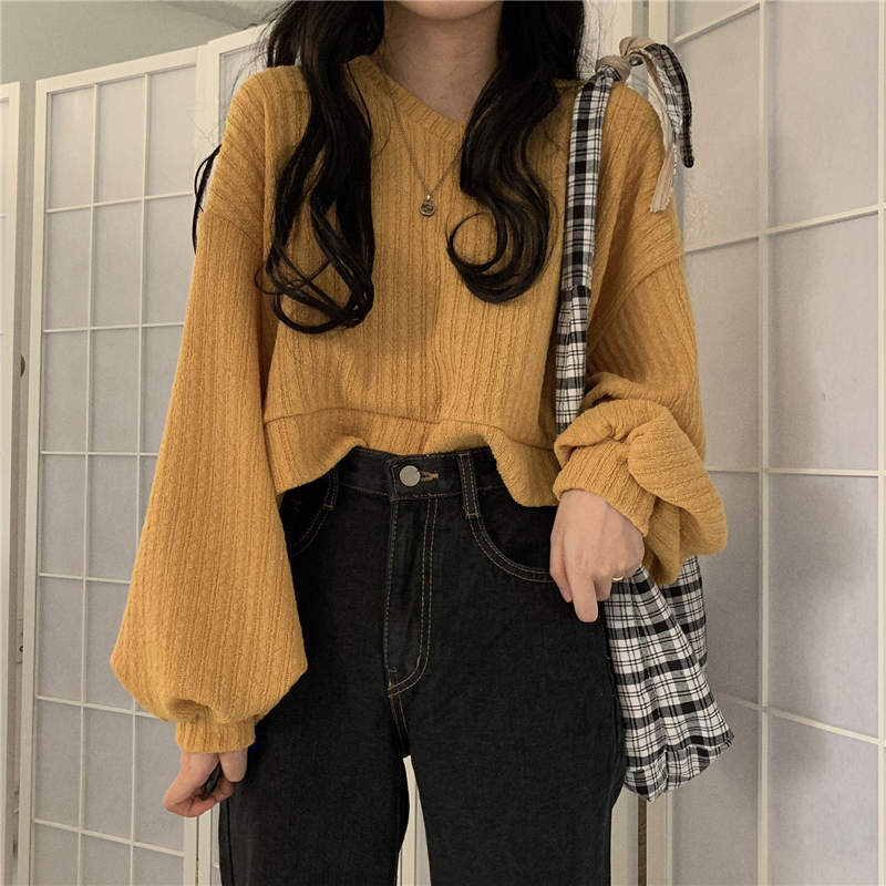 Short knit with long sleeves