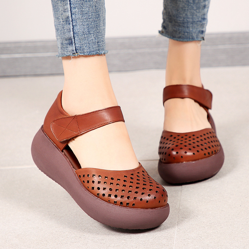 Retro casual hole shoes
