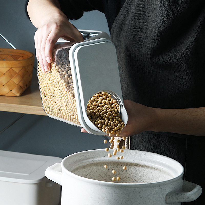 Transparent food moisture-proof plastic in sealed container for whole grains