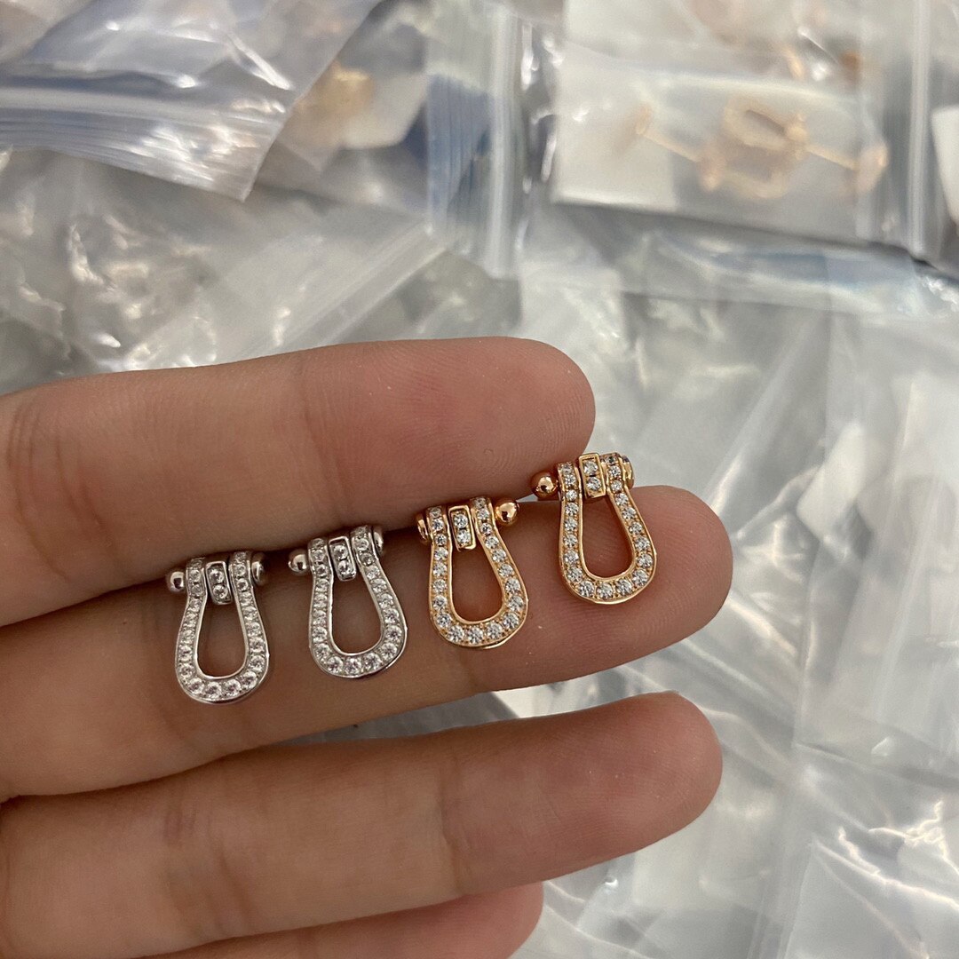 S925 Sterling Silver Horseshoe Buckle Stud Earrings