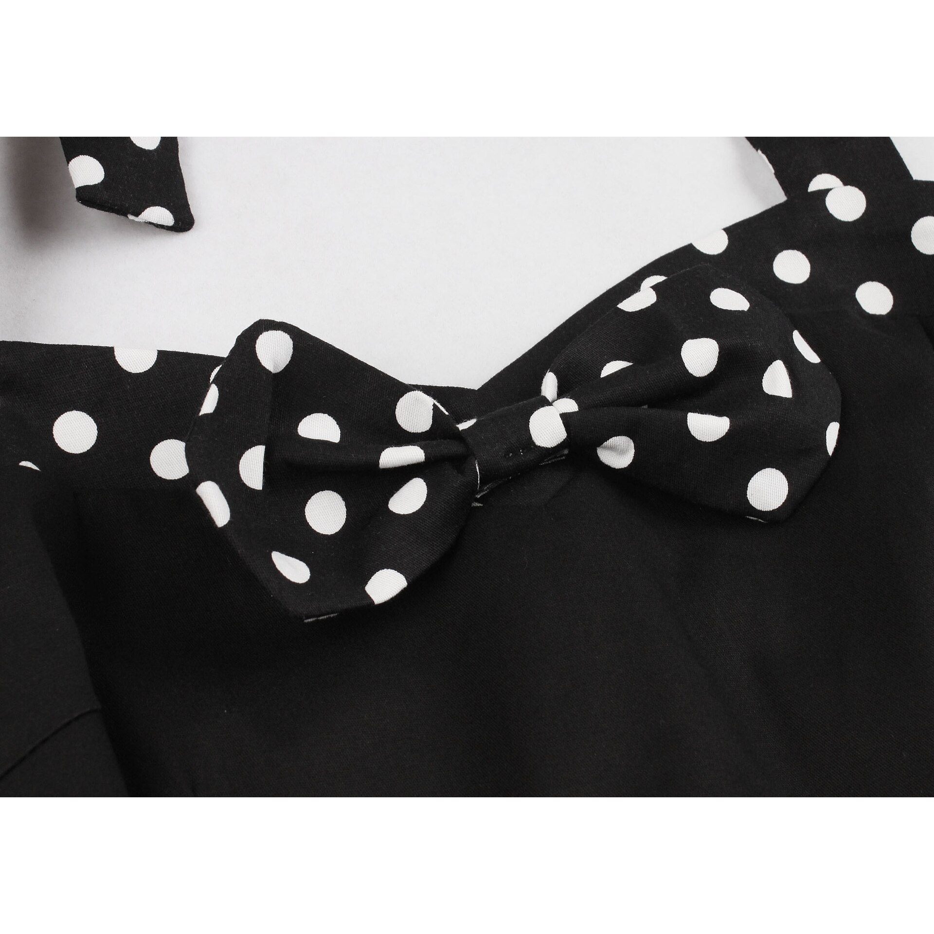 فستان أنيق برقبة هالتر ونقشة نقاط متباينة