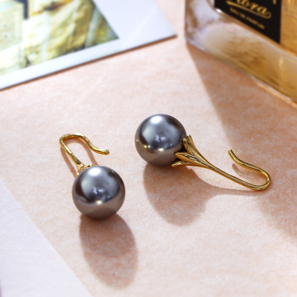 European And American Fashion Grey Pearl Earrings