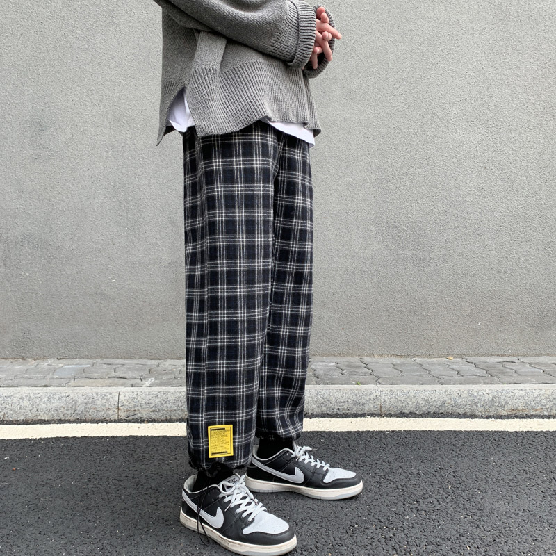 Men's Plaid Trousers With a Girdle