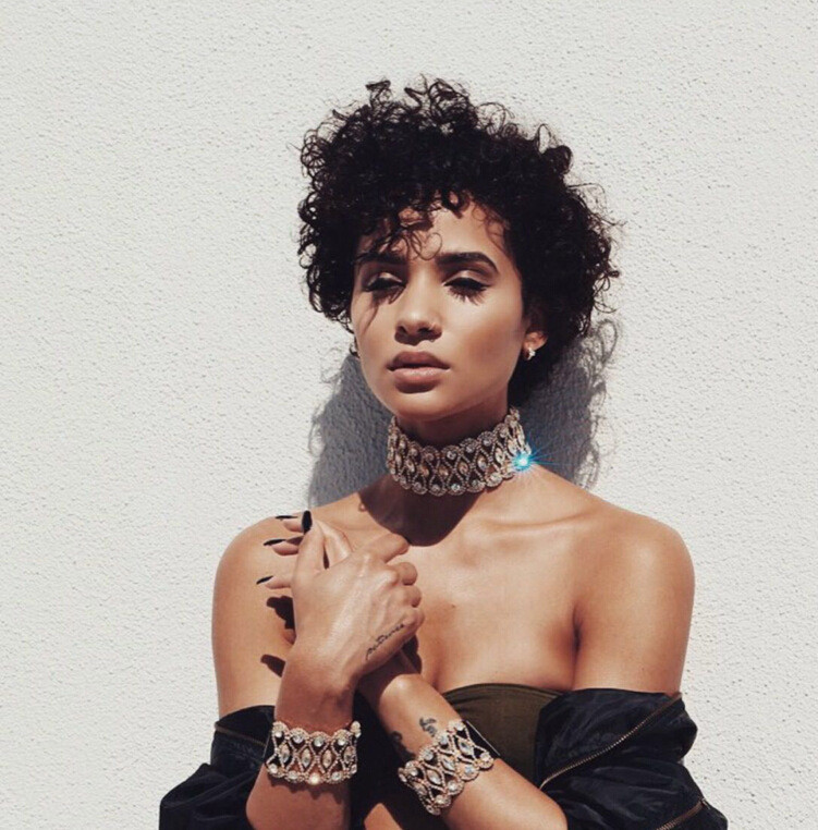 Brief Paragraph With Diamond Pattern Necklace