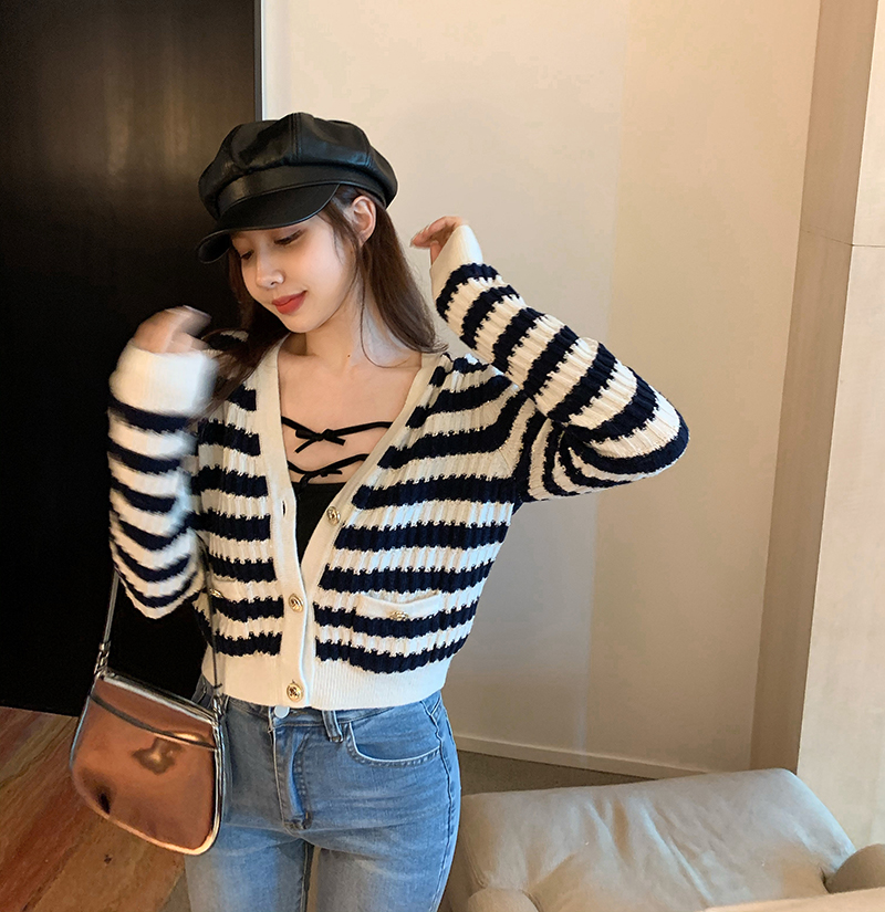 Title 2, Contrasting Gold Stripes Short Knitted Cardigan