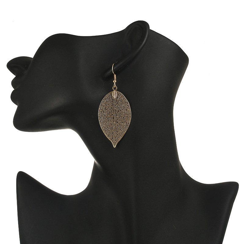 Simple Fashion Retro Leaf Pendant Earrings