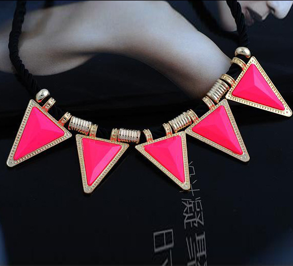 Fashion All-match Exaggerated Geometric Short Sweater Chain