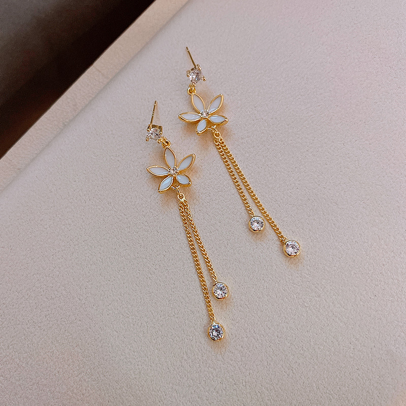 Women's Sterling Silver Needle Small Daisy Earrings