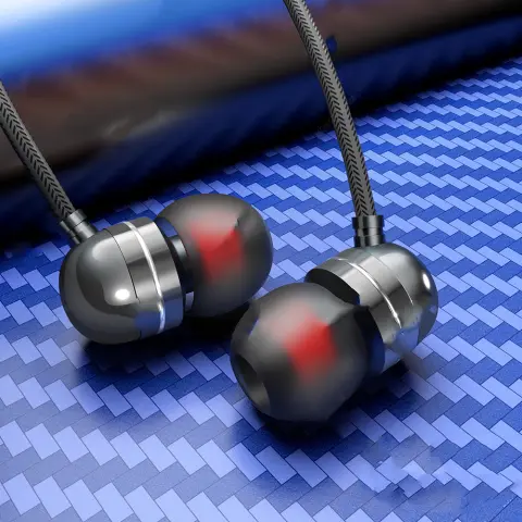Wire-Controlled Headphones with Mic Tuning