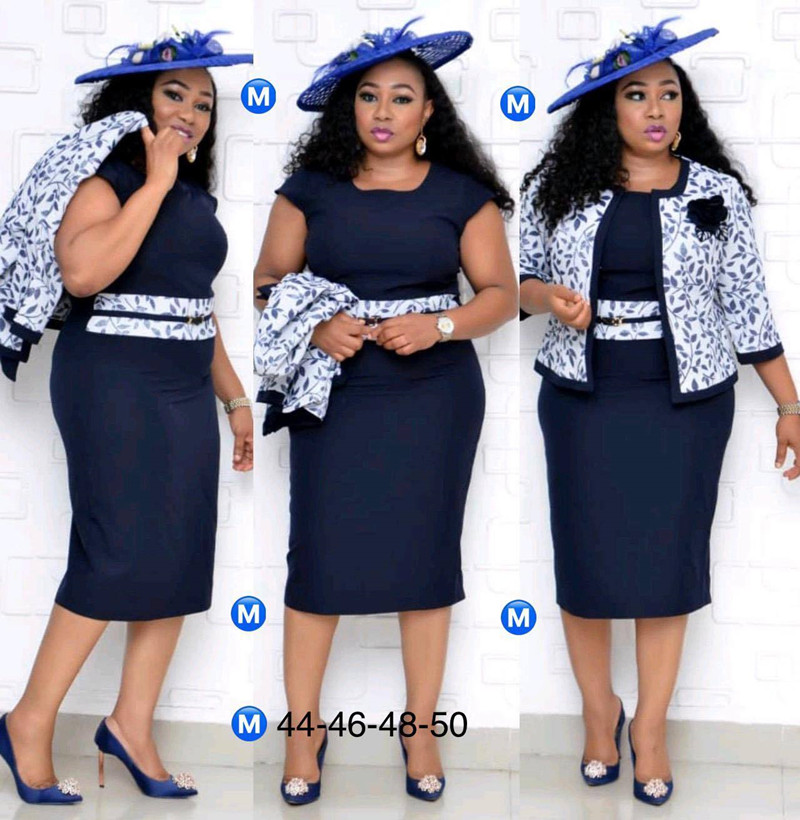 فينيلة بطول ثلاث أرباع وياقة مستديرة بتصميم قطعتين