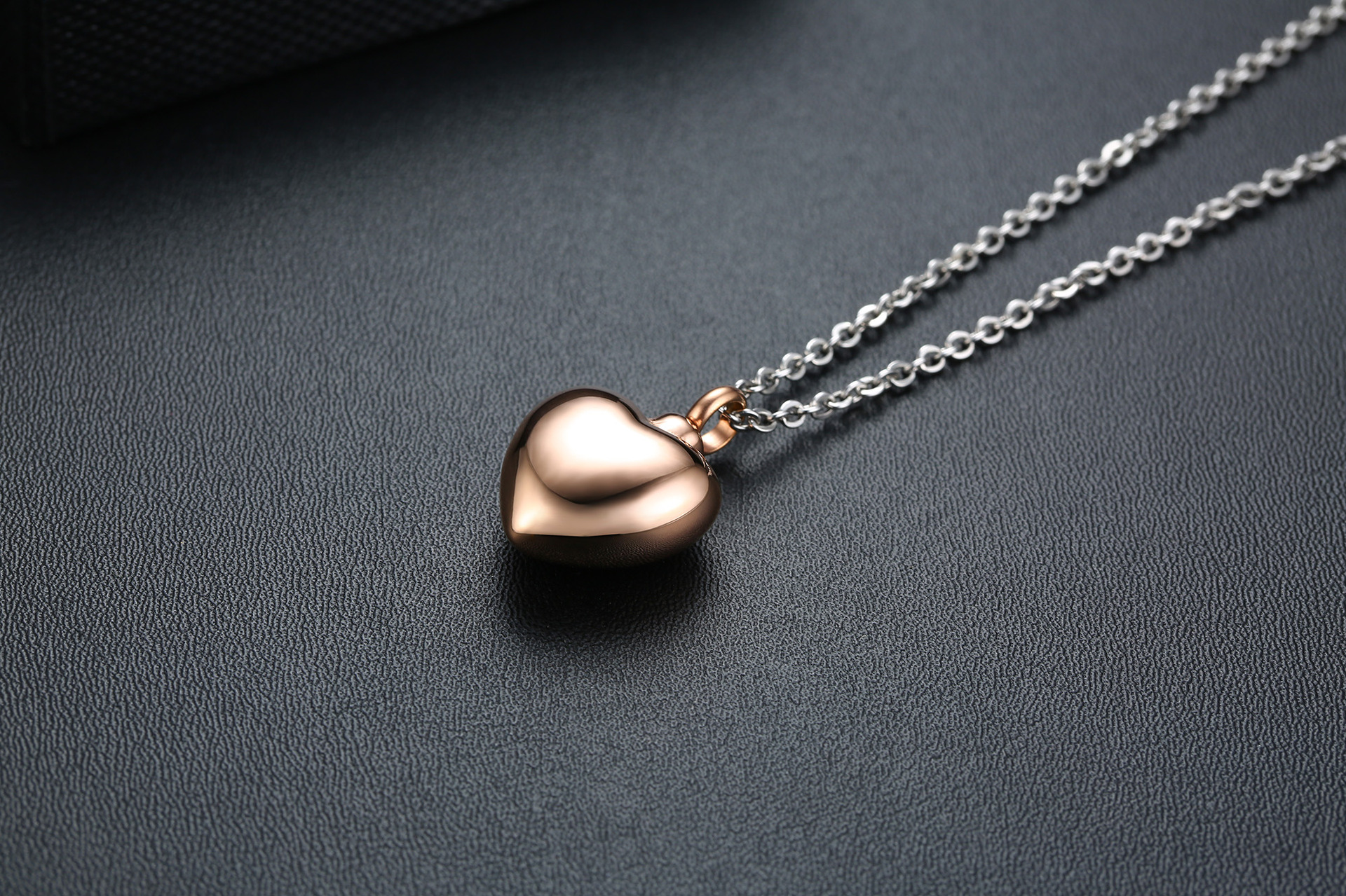 Water Bottle Pendant Titanium Steel Heart-Shaped Detachable Pendant With Small Bead Chain