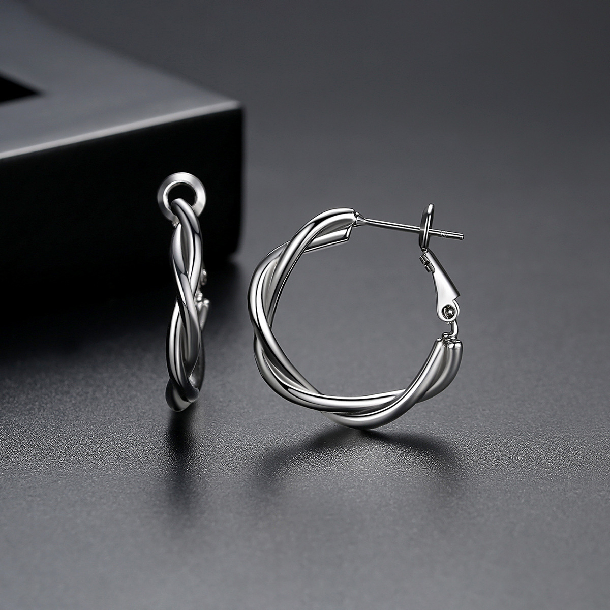 Korean Style Fashion Simple and Personalized New Twist Earrings