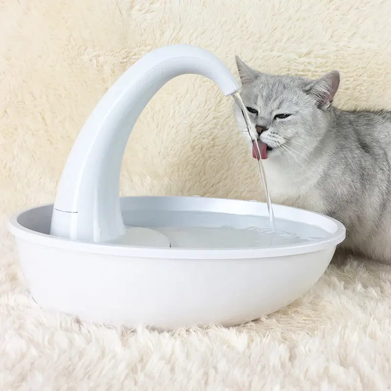 Pet Drinking Fountain Cat Feeding Water Flowing
