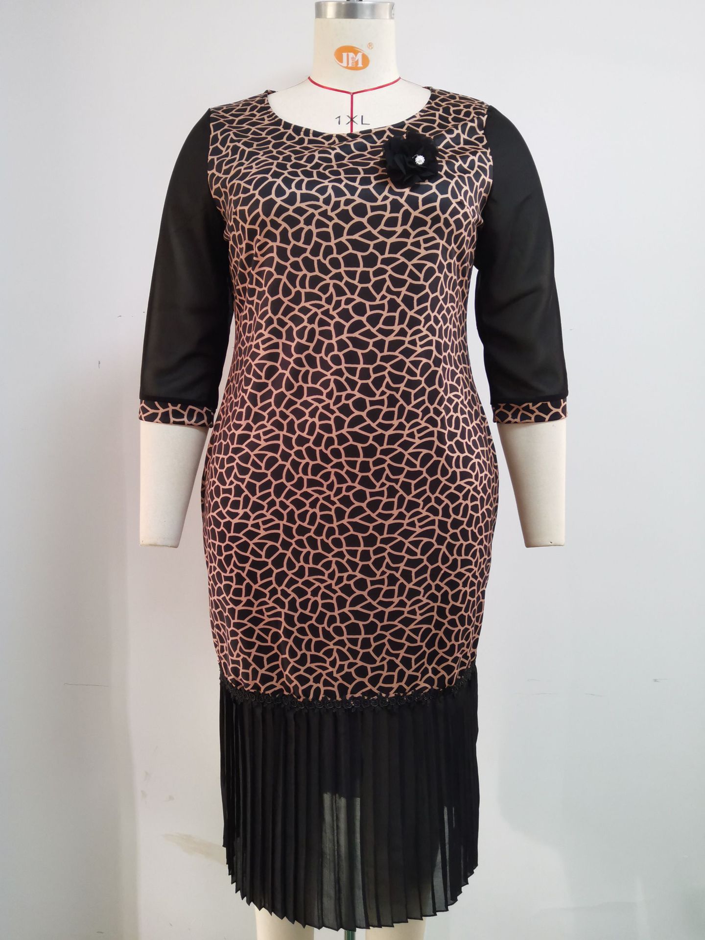 فستان بطيات بطبعة وأكمام بسبع نقاط وياقة دائرية جديدة