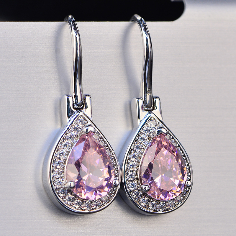 The New Drop-shaped Zircon Diamond Earrings Are Versatile