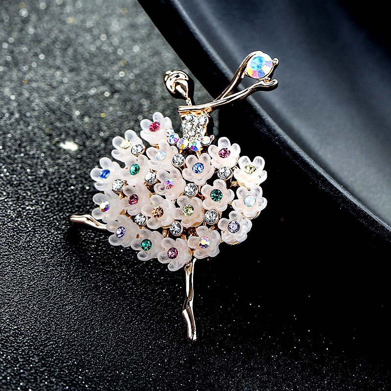 Title 5, Brooch Resin Flower Fashion Corsage Alloy Diamond