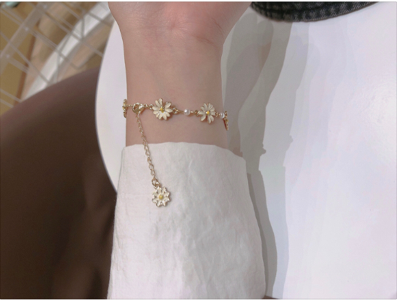Cute Retro Student Flower Girl Heart Hand Jewelry