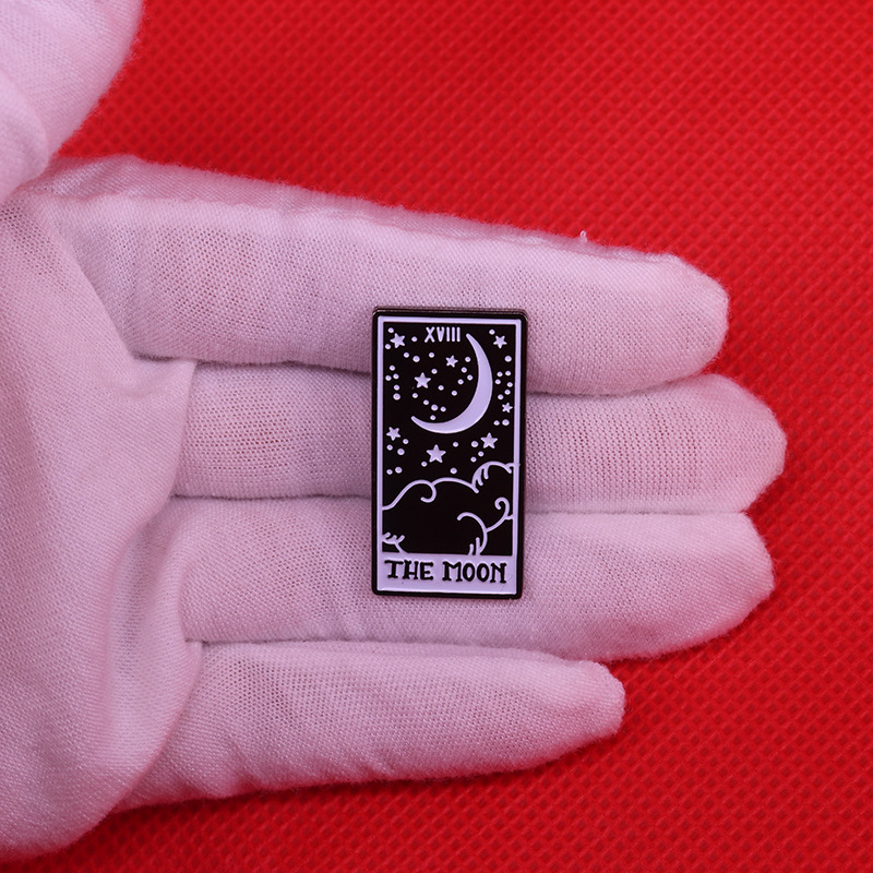 Title 4, Moon Tarot Brooch Divination Badge