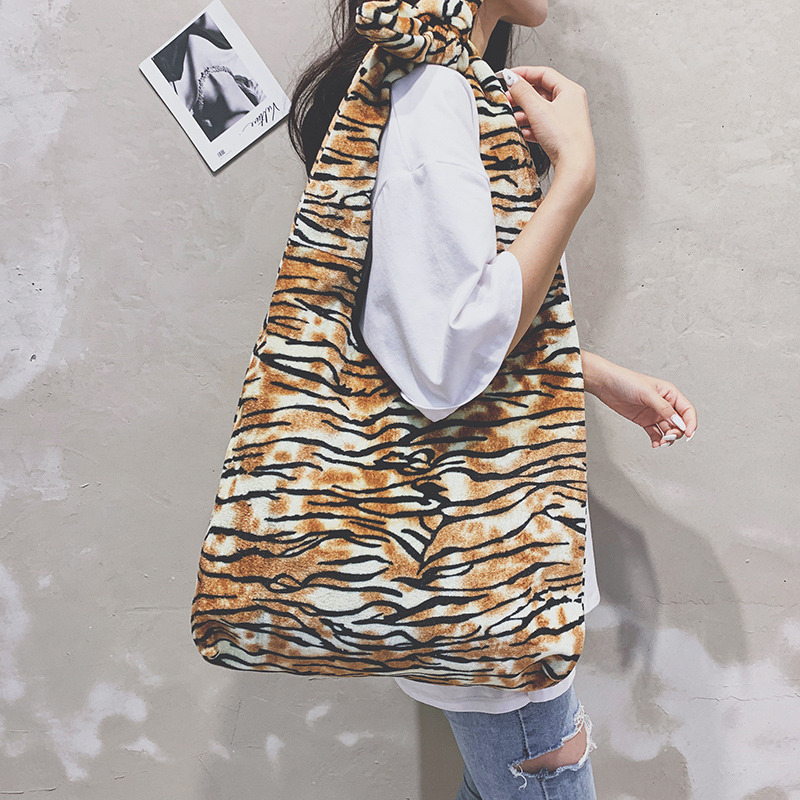 Title 5, Fashion Texture One-Shoulder Armpit Bag Western...