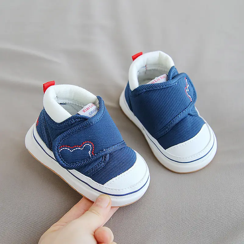 Breathable Walking Shoes With Soft Soles