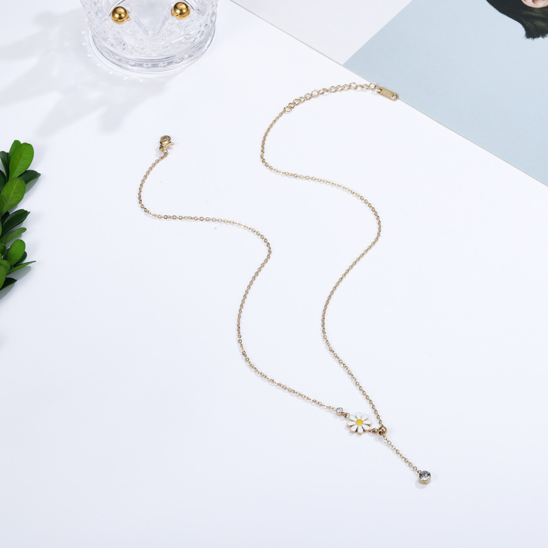 Fashion Titanium Steel Cute little Flower Necklace Women