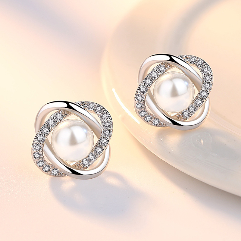 Youth Extraordinary Eternal Temperament Pearl Stud Earrings