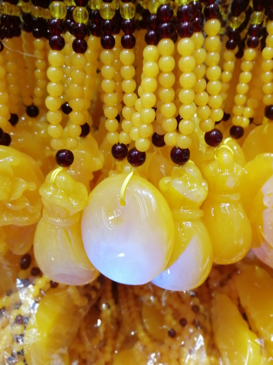 Golden Twisted Honey Pendant With Fluorescent Second-generation Beeswax Long Necklace
