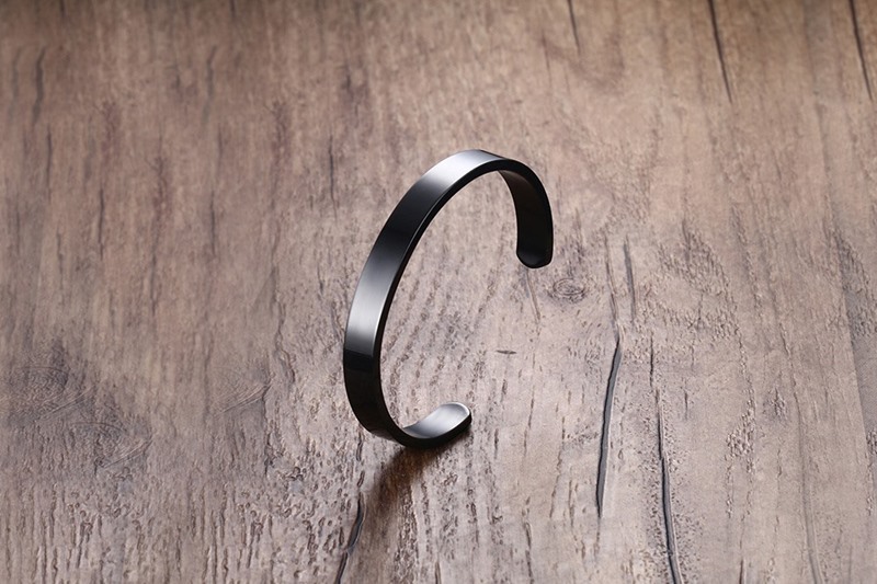 Can be engraved light body opening titanium steel men's bracelet