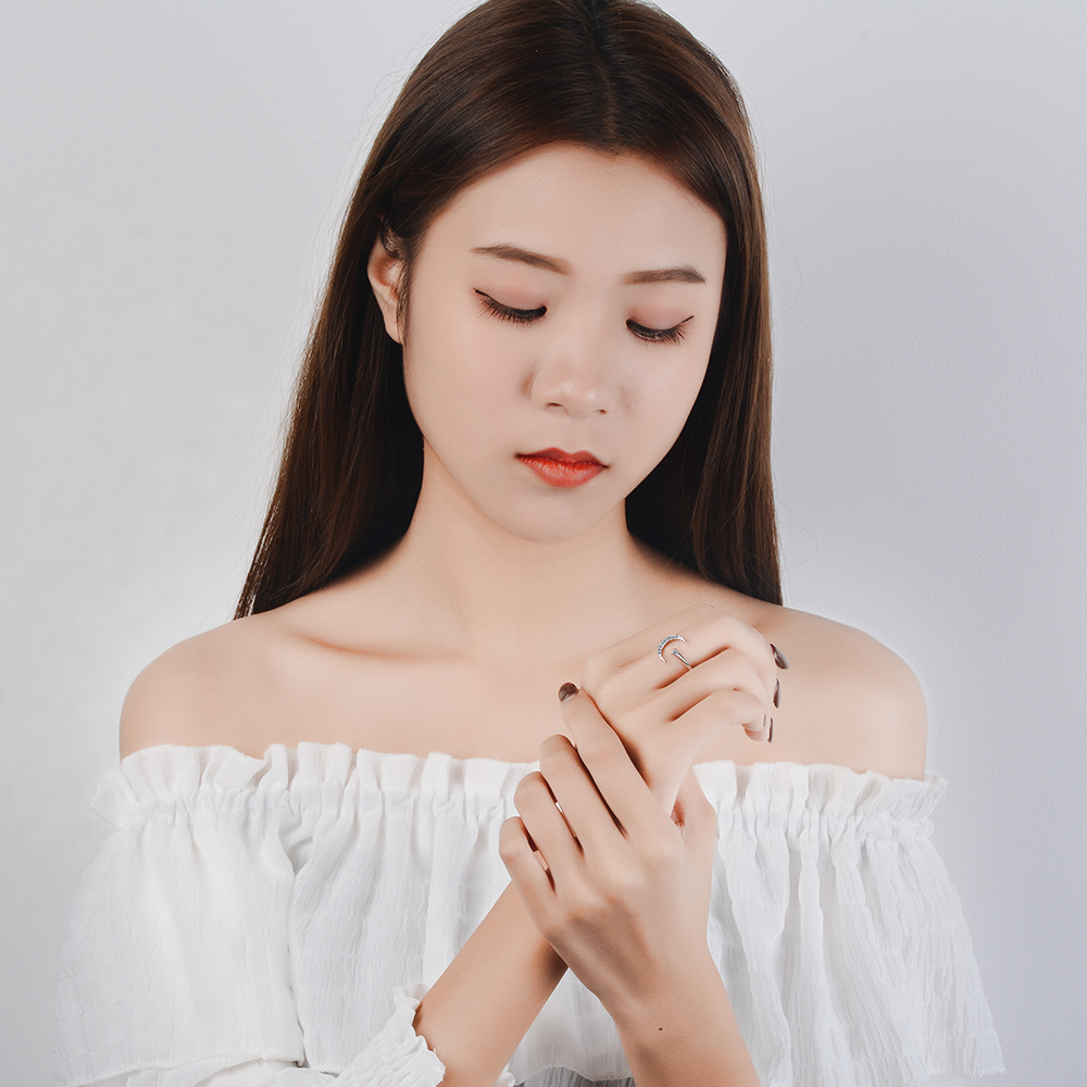 Amazon Source Sterling Silver Moon Zircon Ring