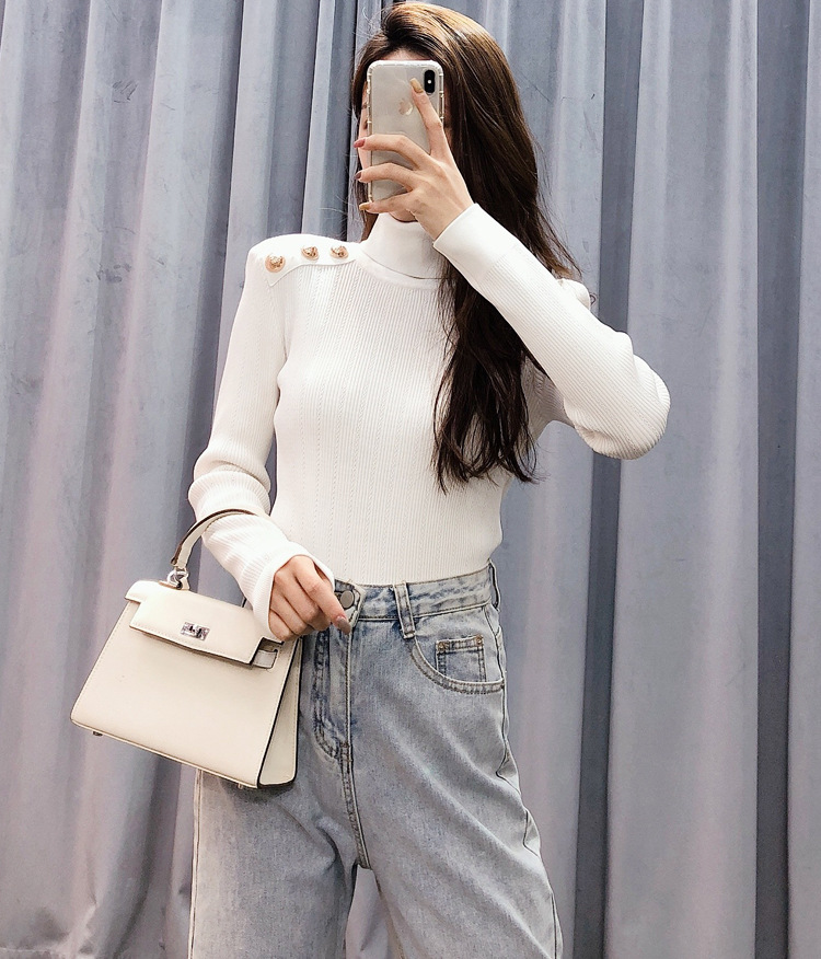 The Turtleneck Sweater Is Cost-effective For Women To Wear Outside