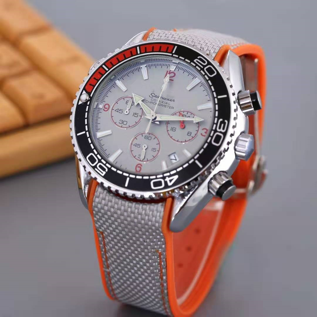 Men's 5 Needles 6 Needles Second Running Quartz Rubber Band Watch
